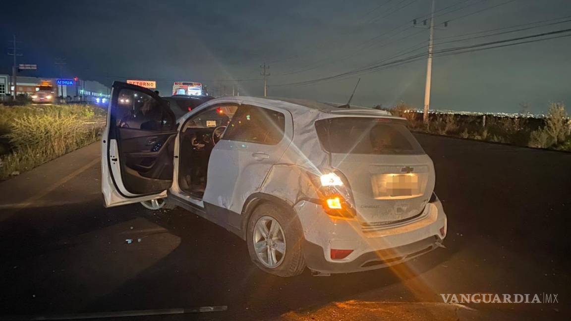 Joven coreano resulta lesionado tras volcar su camioneta en libramiento Óscar Flores Tapia