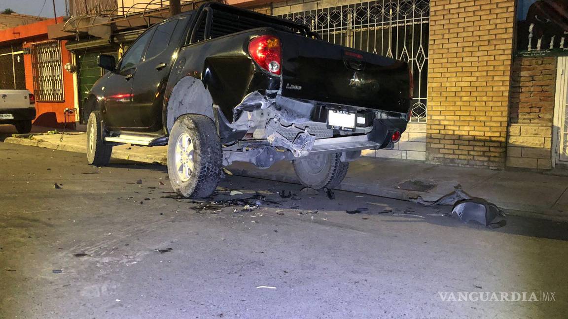 $!La camioneta presenta fuertes daños en un costado.