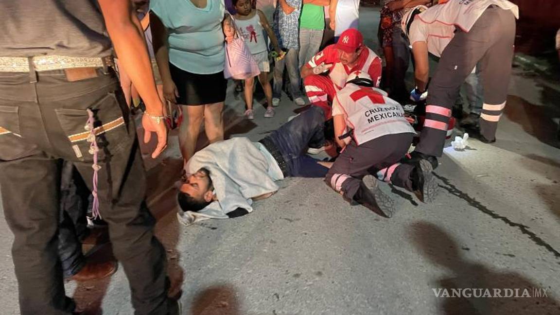 $!Su acompañante, Franco Faustino, de 15 años de edad, presentó lesión en cadera, y por sus propios medios fue llevado a las instalaciones de la Cruz Roja para descartar una fractura.