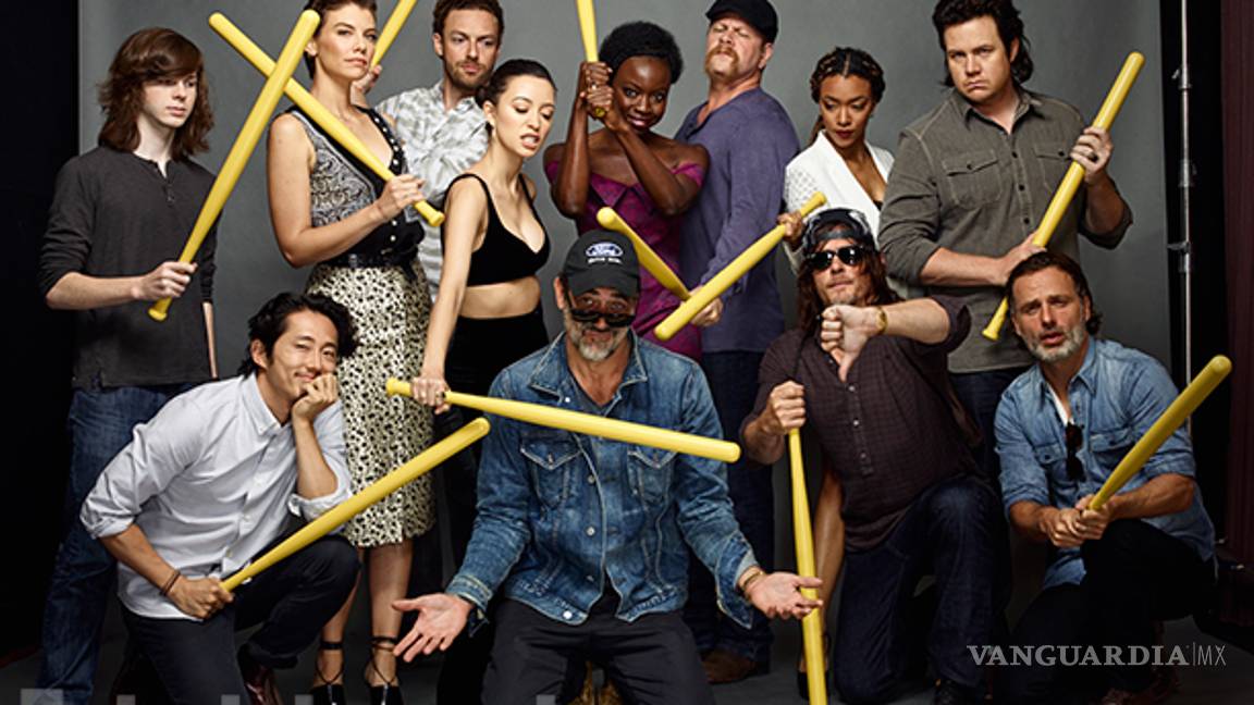 $!Elenco de ‘The Walking Dead’ golpea a Negan