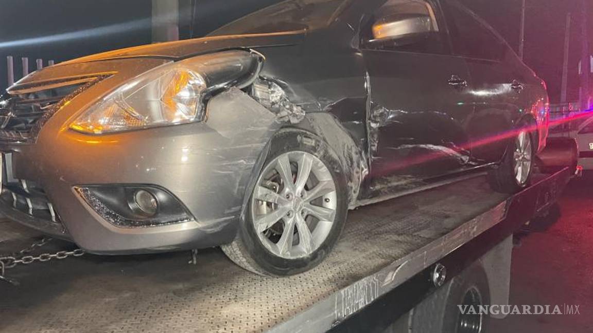 $!Las autoridades y cuerpos de emergencia arribaron al sitio para tomar conocimiento de los hechos y valorar a los tripulantes.