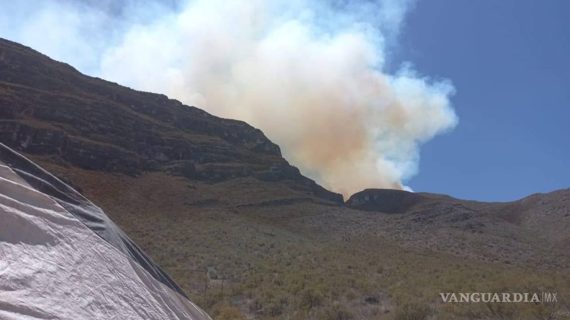 Se incendia Sierra en Cuatro Ciénegas; no hay acceso para sofocar el fuego