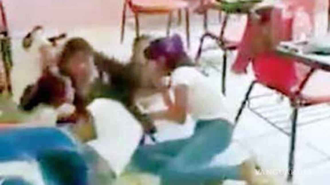 $!Terror en salón de clases, niños se tiran al piso para cubrirse de balacera en Nuevo Laredo