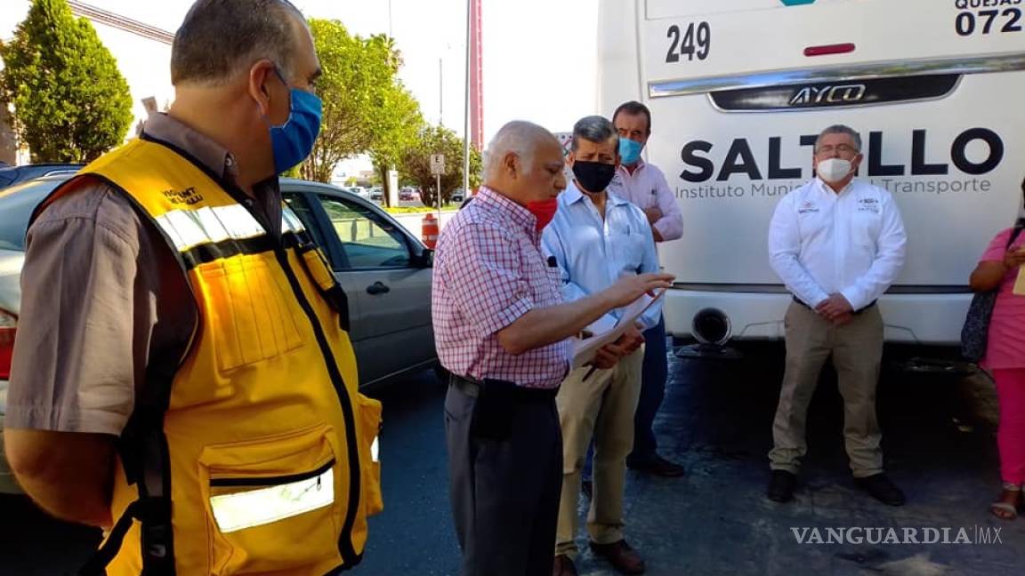 Dona CCCMS cubrebocas a transportistas en Saltillo