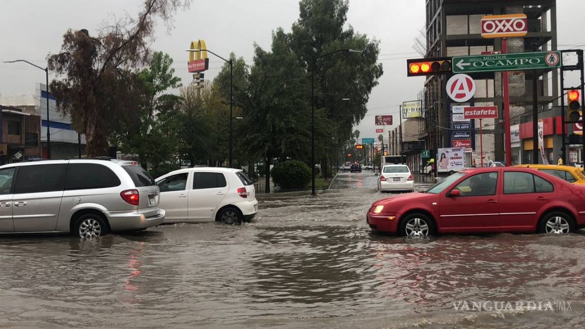 $!Intensas lluvias inundan de nuevo a Torreón, Coahuila