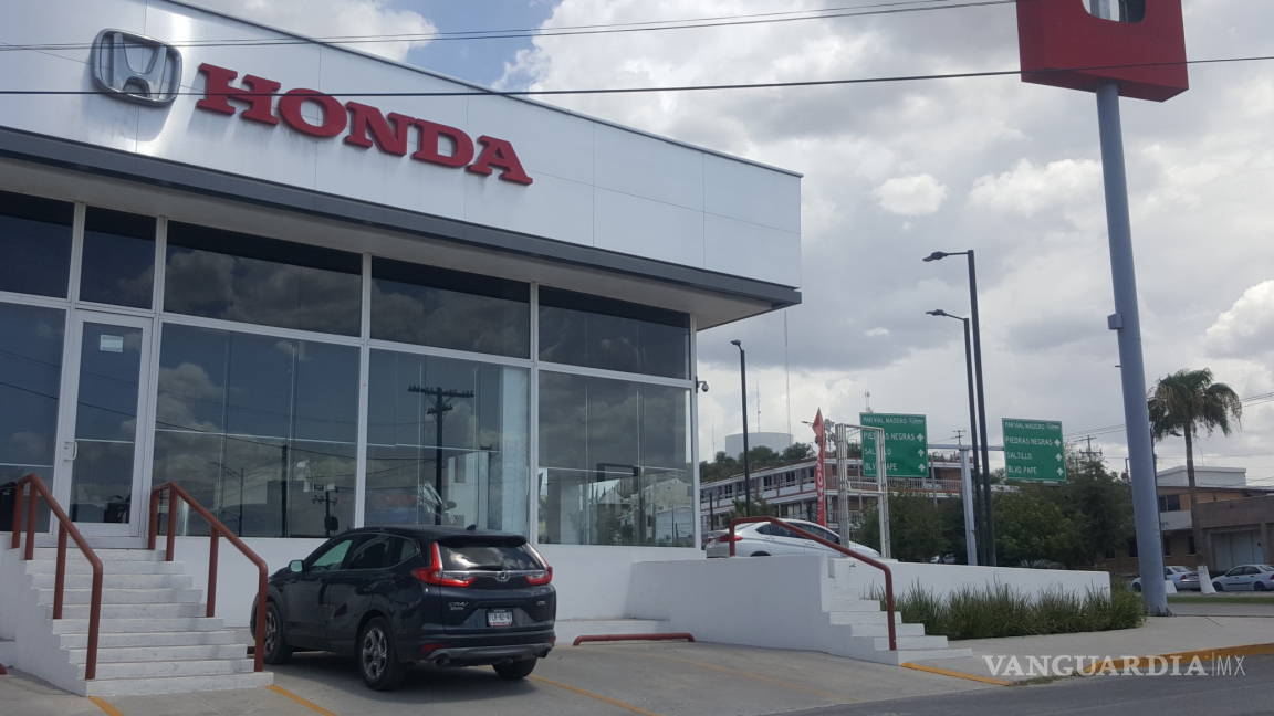 Fiscalía retira letreros de Honda de la agencia Bellavista de Monclova