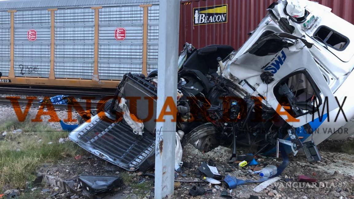 Trailero pierde la vida tras choque contra tren en Ramos Arizpe