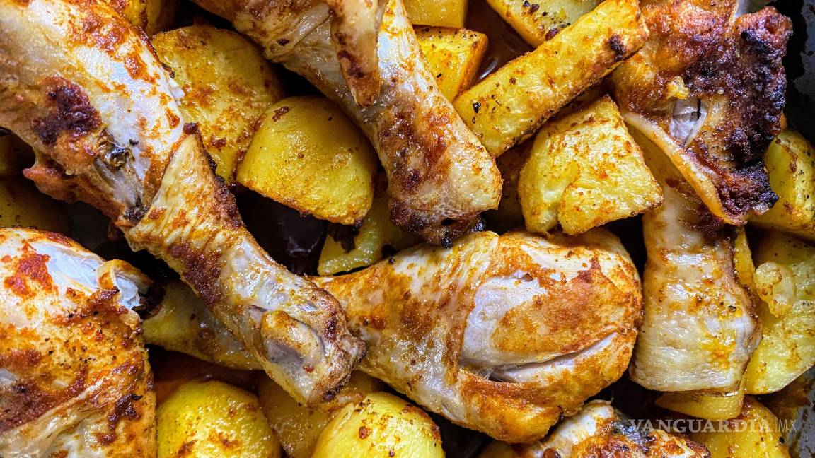 $!Junto con un chorrito de vino y tomate picado, es abundante y cálido, con una salsa roja rojiza.