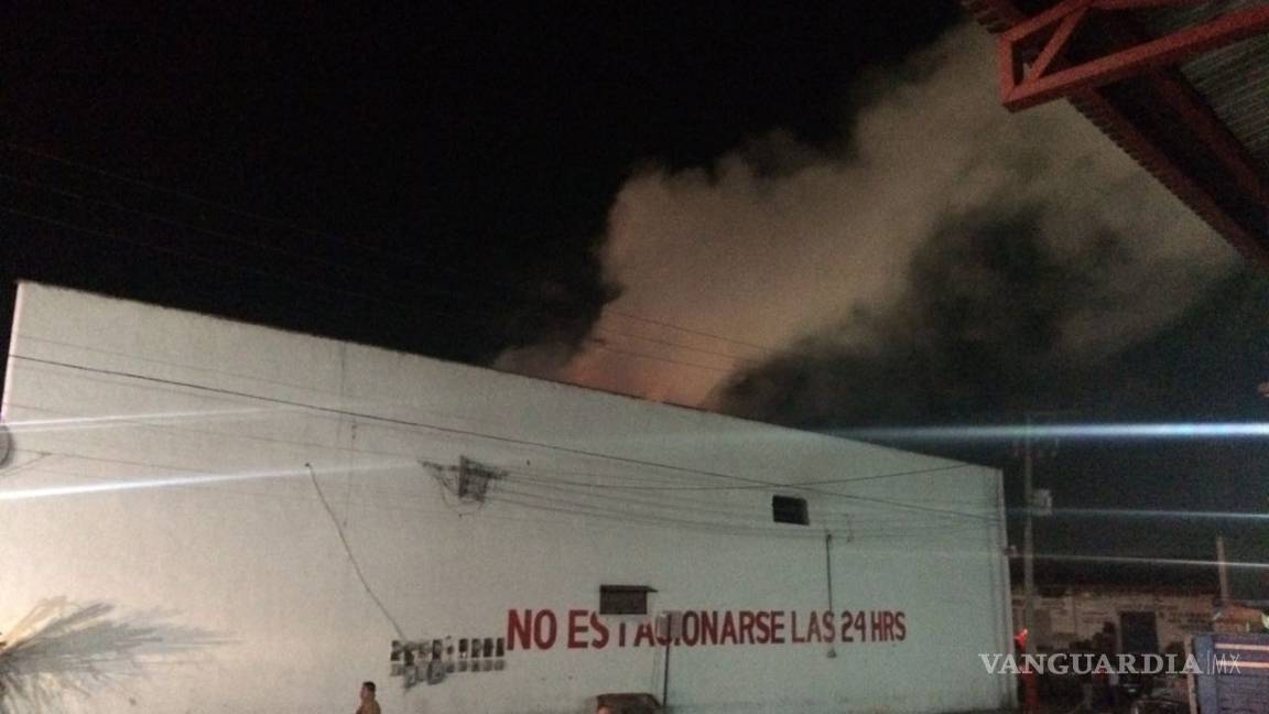 $!Se incendia Mercado de Abastos en Saltillo