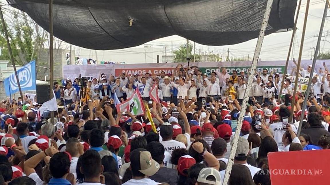 $!Los colores azul, verde, blanco, rojo y amarillo que caracterizan a estos partidos políticos destacaron de entre los miles de asistentes.