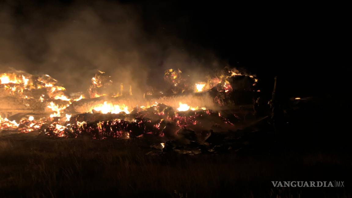 $!Se incendia tráiler en la carretera Saltillo - Torreón; provoca tránsito lento