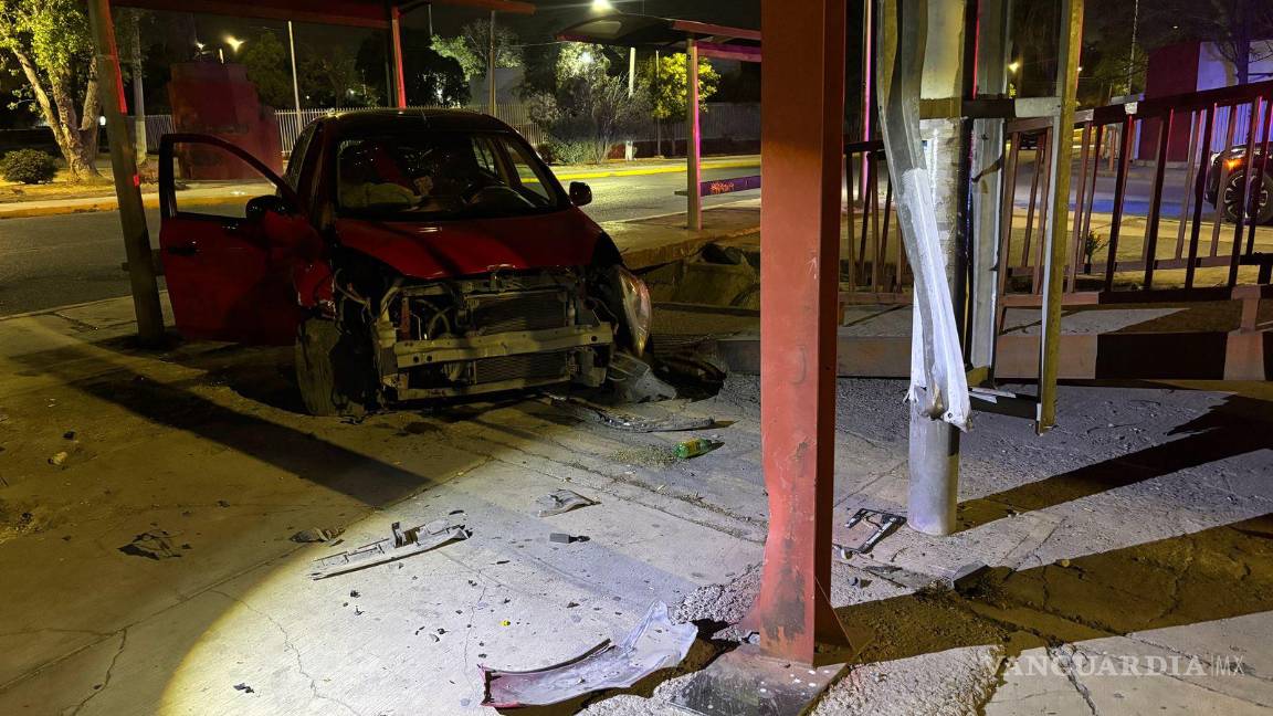 $!La unidad siniestrada fue llevada a un corralón mientras el conductor enfrenta las sanciones correspondientes.