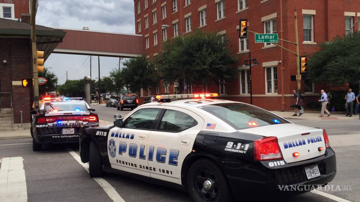 Refuerzan seguridad del Departamento de Policía de Dallas por amenaza y presencia de enmascarado