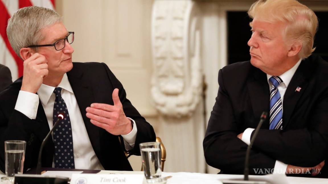 Trump pide a Tim Cook, CEO de Apple, crear una red 5G en EU