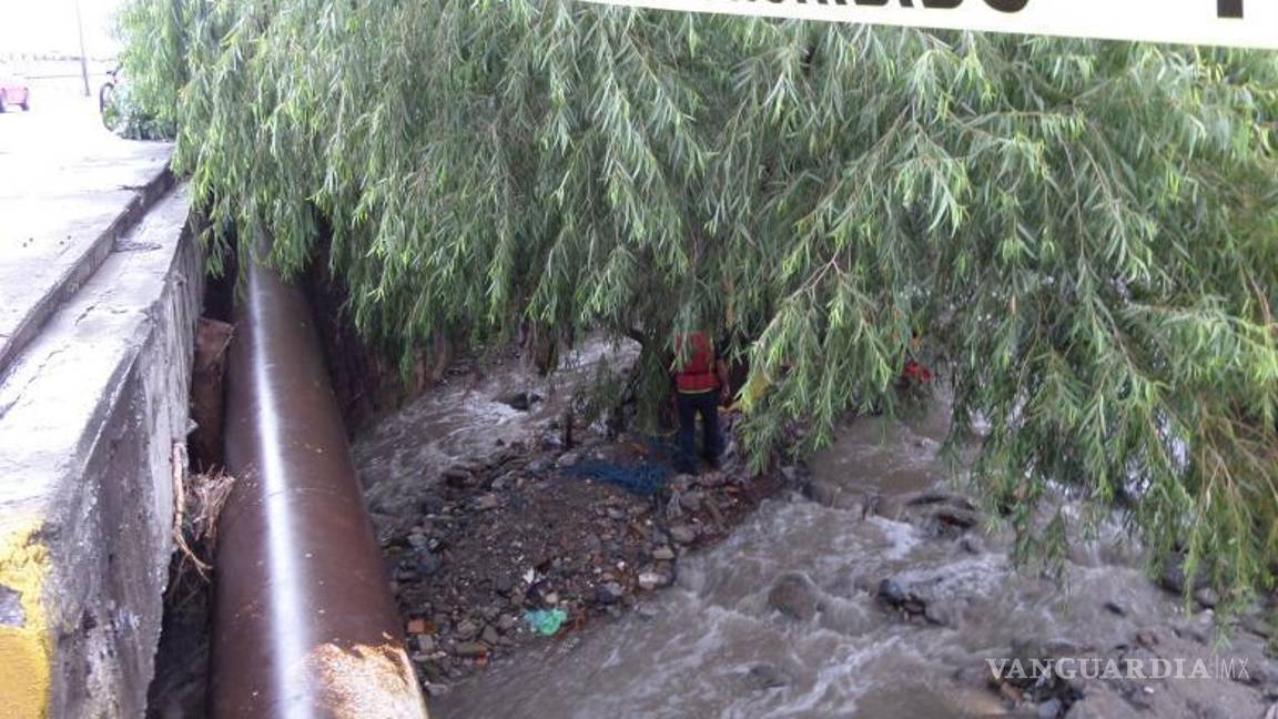 $!Bajo el puente del arroyo se localizó el cadáver de un hombre aún sin identificar.