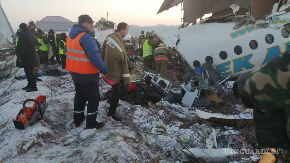 $!Sube a 15 la cifra de muertos por avionazo en Kazajistán