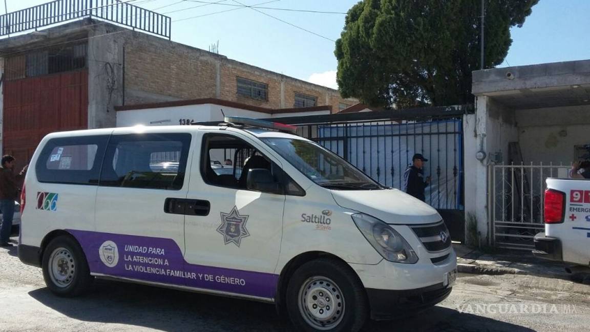 $!Le da paliza a esposa e intenta matar a hijo