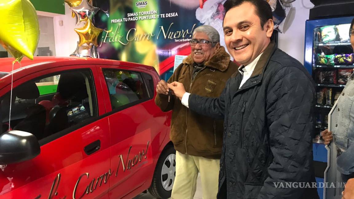 Entrega Simas Torreón auto al ganador del sorteo “Feliz Carro Nuevo”