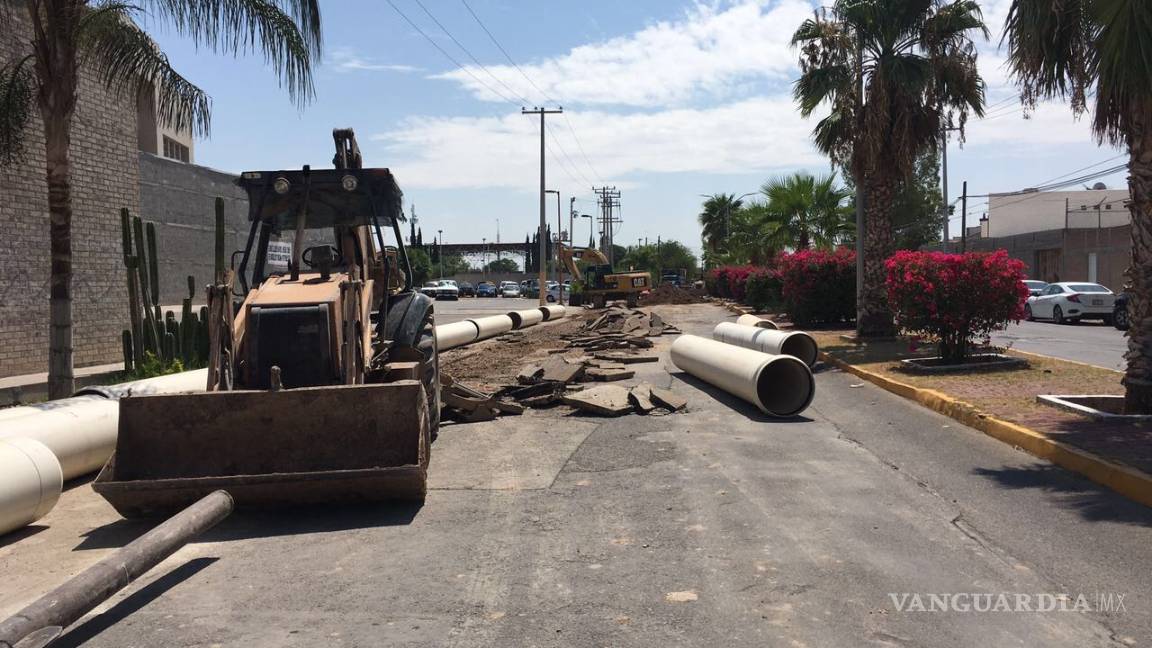 $!Instala Simas Torreón tubería sanitaria en el sector de El Fresno