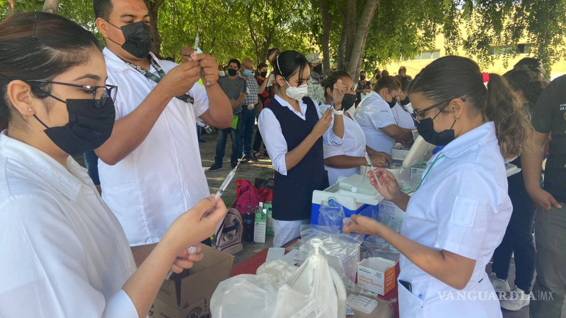Mujer convulsionó y perdió la vista tras aplicarse vacuna Pfizer, en Monclova