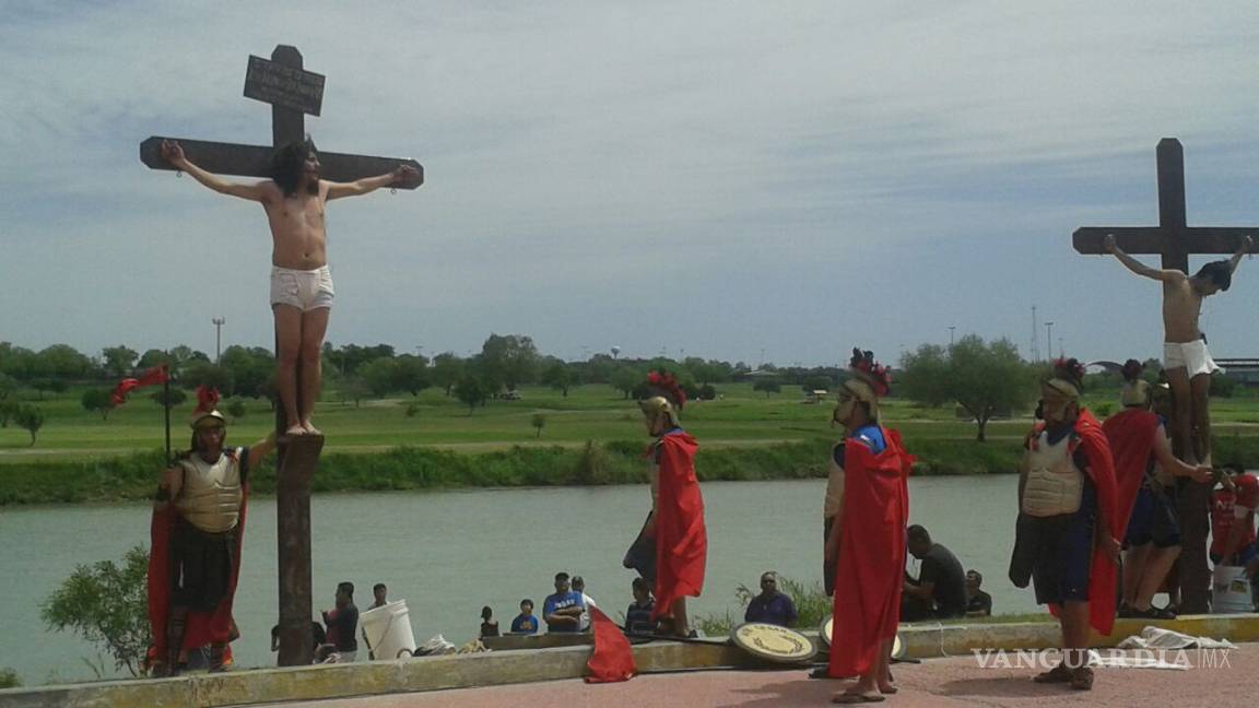 $!Miles presencian Viacrucis en Piedras Negras