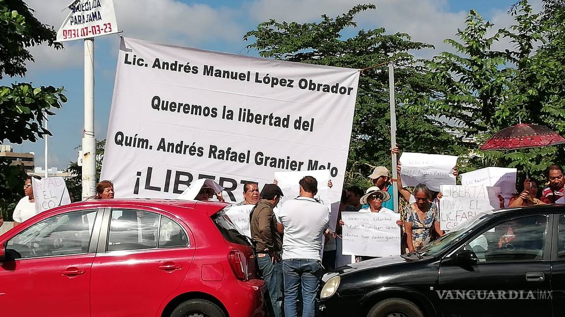 Exigen libertad del exgobernador de Tabasco Andrés Granier y de su hijo