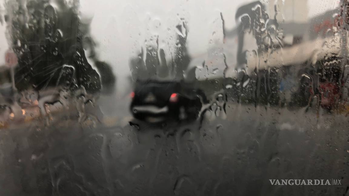 $!Cierran vialidades de Saltillo por fuertes lluvias