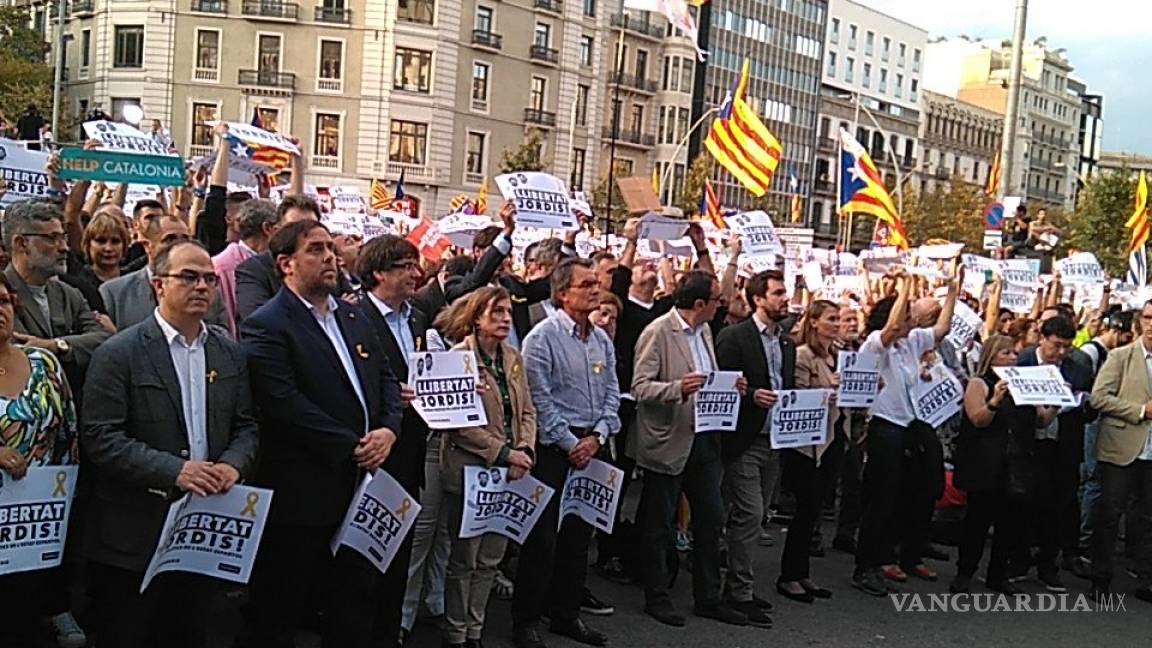 Miles salen a las calles de Barcelona en las primeras protestas contra Rajoy