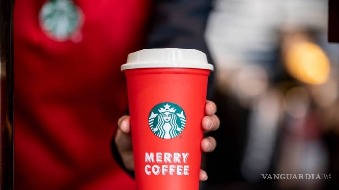 Starbucks obsequia vaso navideño reusable