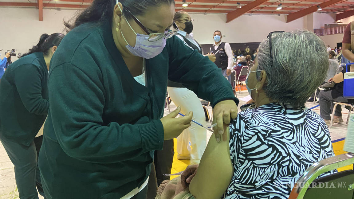 Comienza vacunación contra COVID en adultos mayores de Monclova