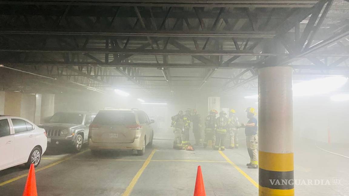 Incendio en Clínica de la sección 50 deja 360 personas evacuadas en Nuevo León