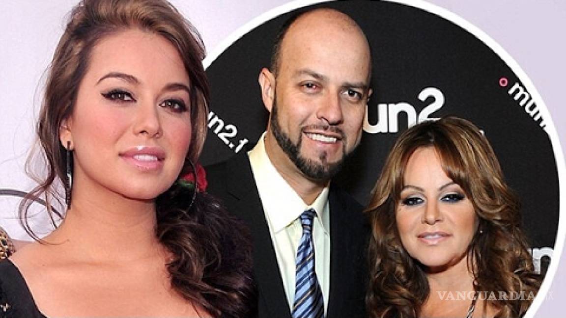 Acusan a Chiquis Rivera de hacer trío con Esteban Loaiza