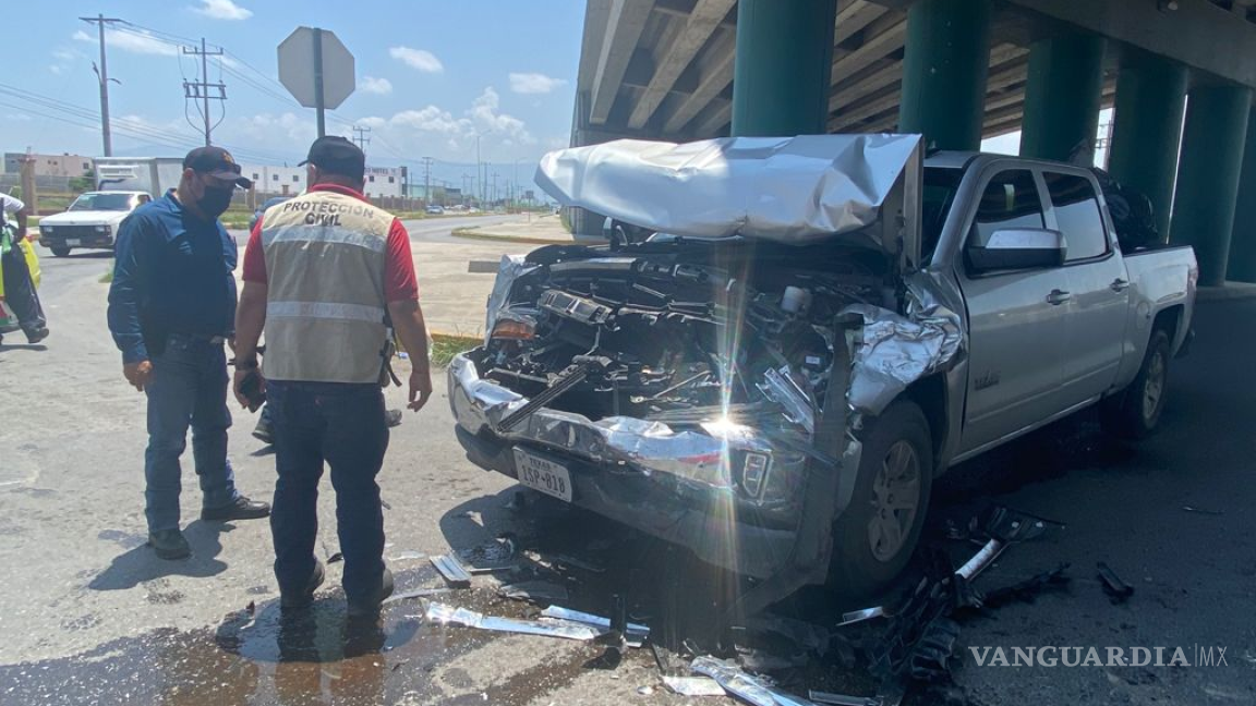 Sufren paisanos fuerte accidente en el libramiento Carlos Salinas de Gortari, Monclova