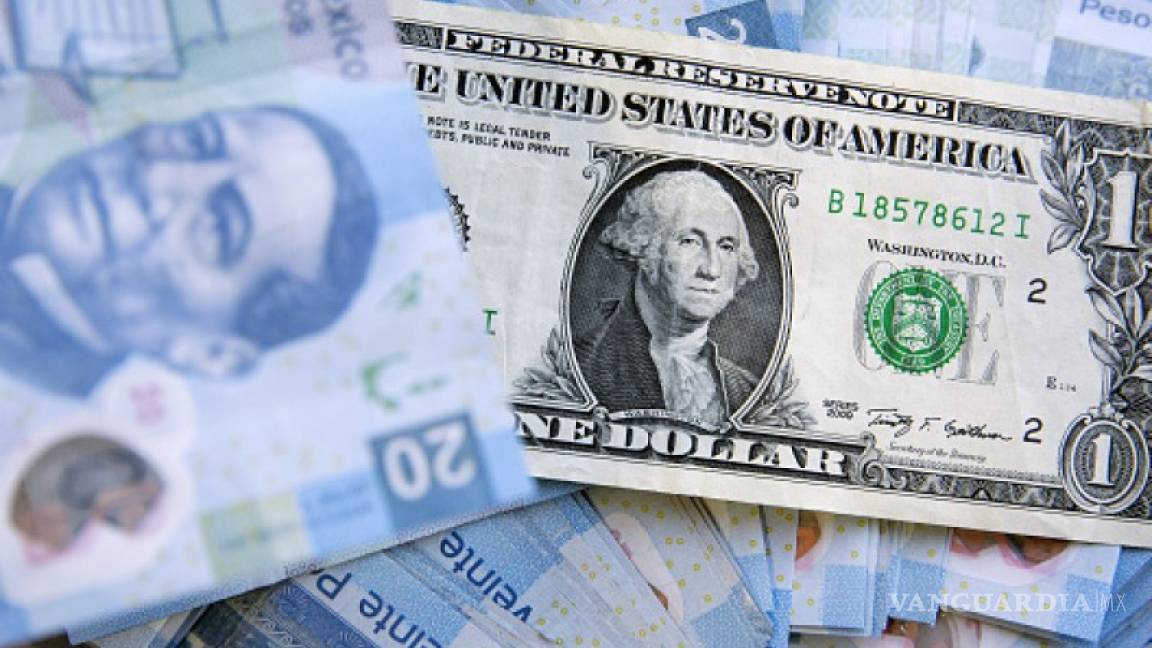 Peso gana 17 centavos por caída del dólar y continuación de obras del NAIM