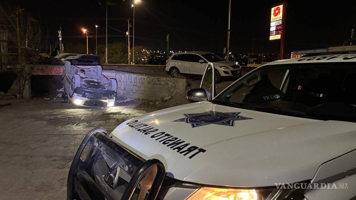 $!Elementos de Tránsito Municipal arribaron al sitio para tomar conocimiento del accidente.