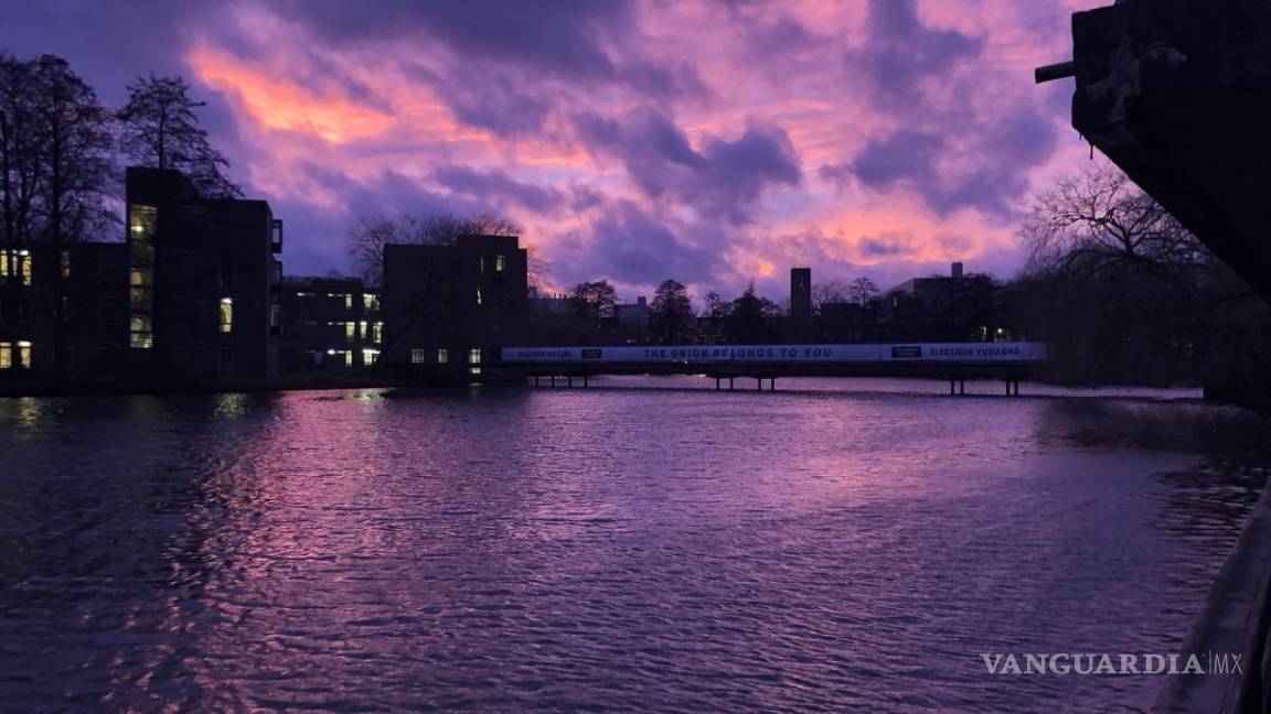 ¿Por qué el cielo se volvió morado en Reino Unido?