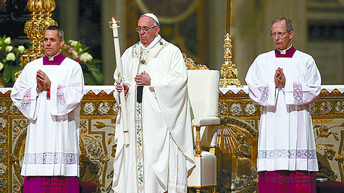 Conmemora el Papa la vigilia pascual desde el Vaticano