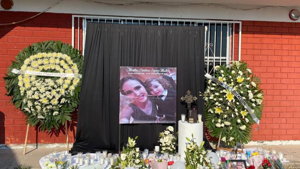 $!Homenaje a la maestra y su hijo menor que murieron durante un accidente carretero.