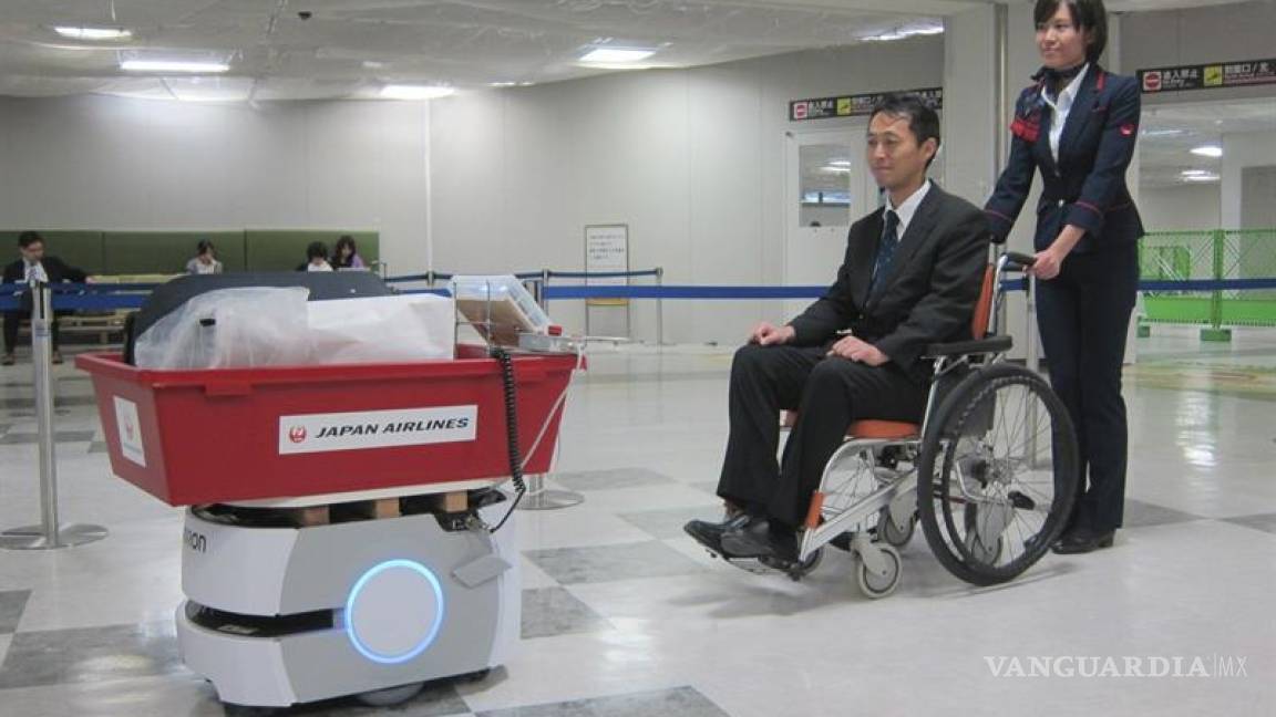 Japan Airlines prueba un robot que ayuda a transportar el equipaje