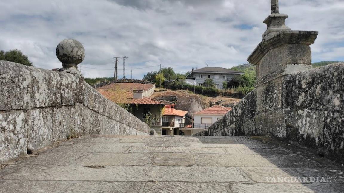 $!El puente medieval de San Clodio, es uno de los atractivos del pueblo gallego.