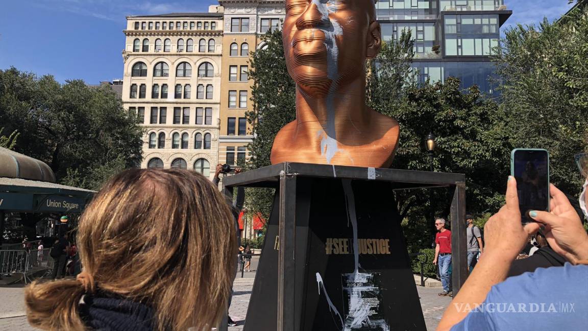 Vandalizan, por segunda vez, monumento de George Floyd en Nueva York