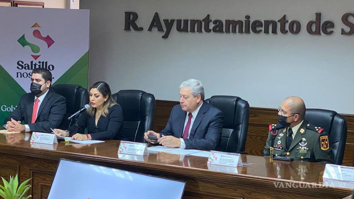 $!Luego de qué el cabildo quedó formalmente instalado, Fraustro Siller rindió protesta como alcalde. FOTO: JOSÉ REYES