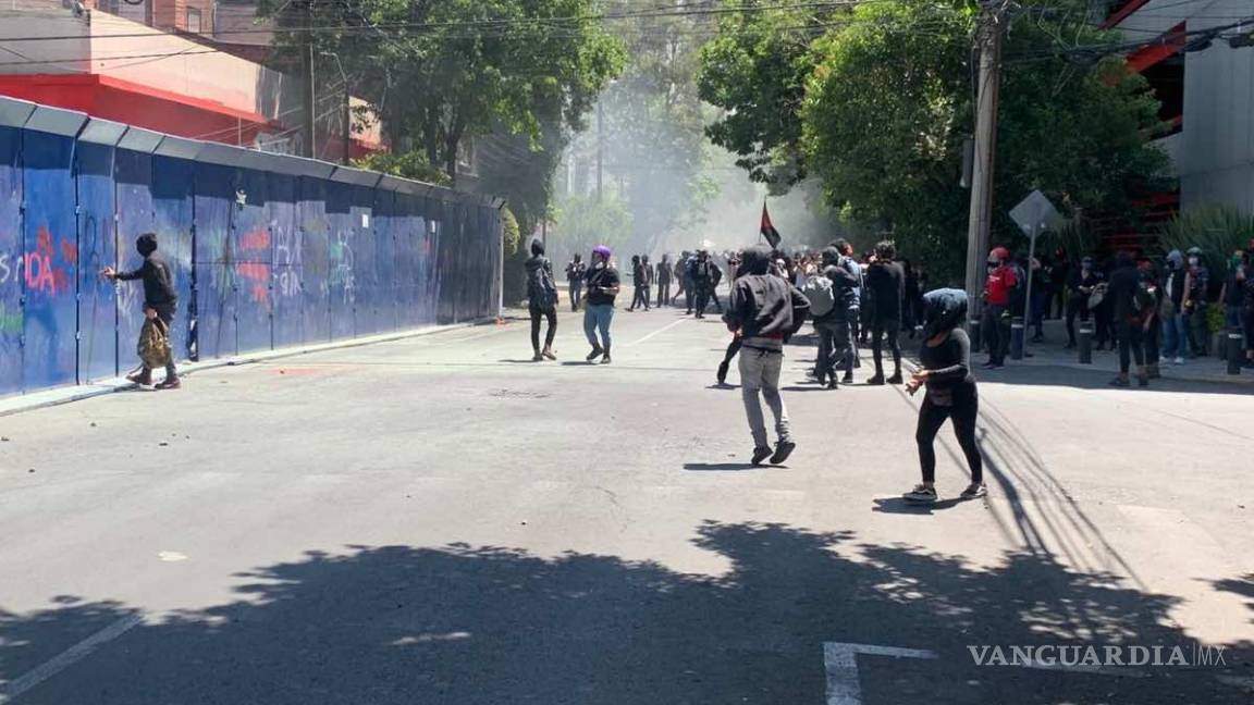 Vandalizan inmediaciones de la embajada de Estados Unidos en CDMX durante protestas