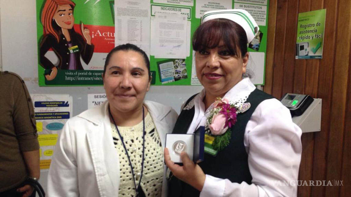 Regresa enfermera de jubilación para apoyar durante crisis de coronavirus en Torreón