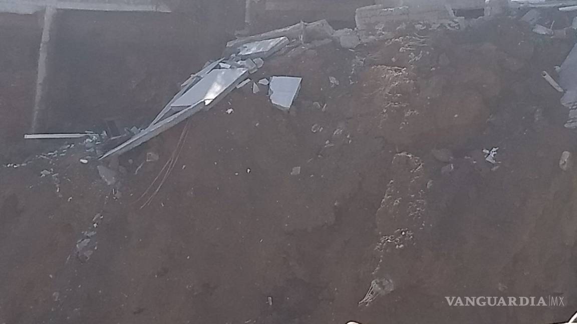 $!Derrumbe en casas de Monterrey deja una persona muerta, otra herida y una desaparecida