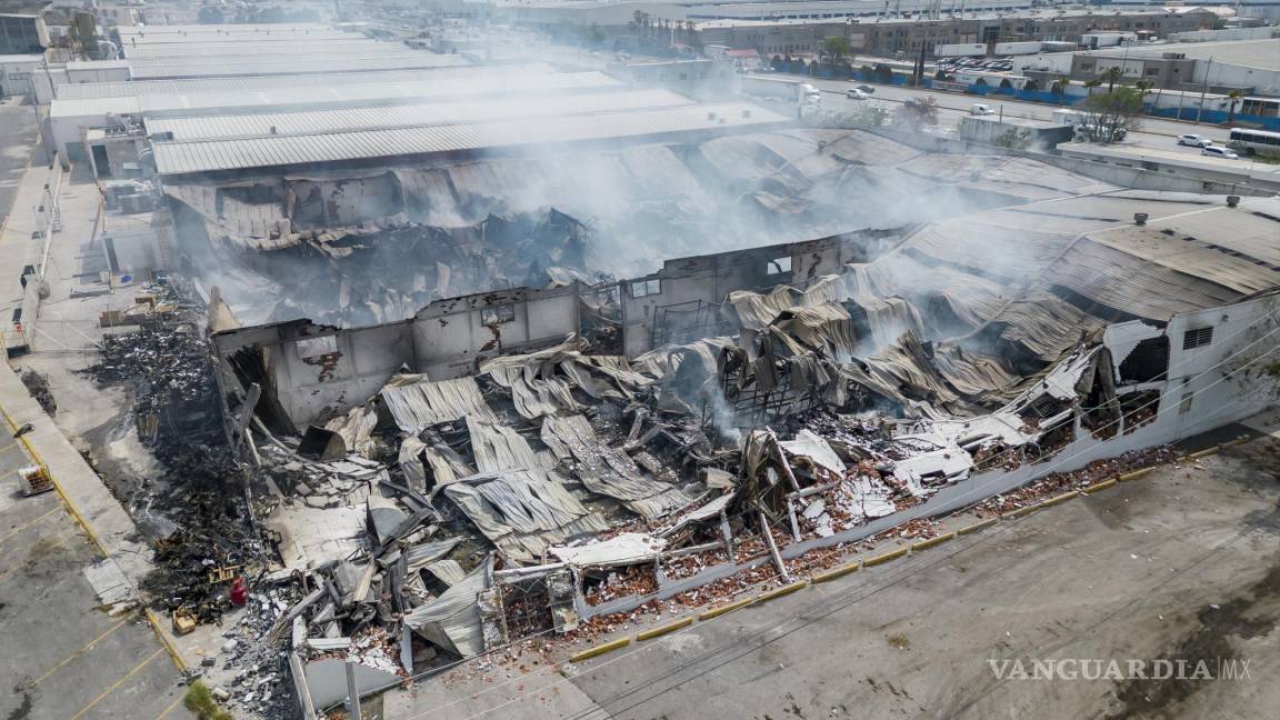 Espera FGR dictámenes sobre incendio de bodegas del IMSS Coahuila