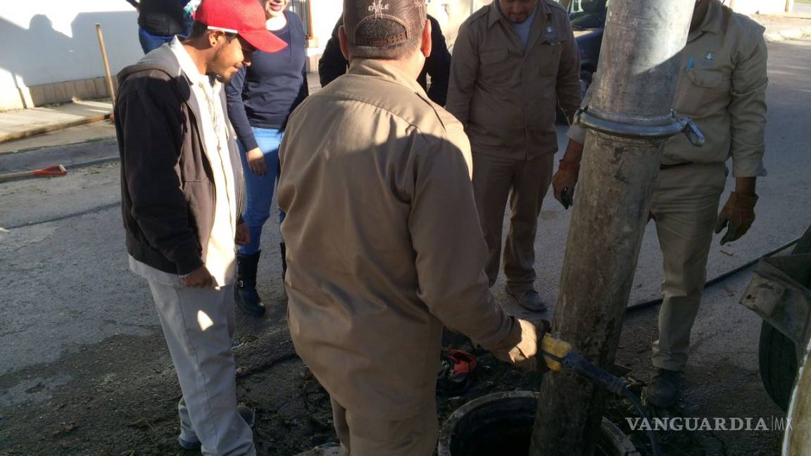 Simas Torreón realiza operativo de limpieza en redes sanitarias