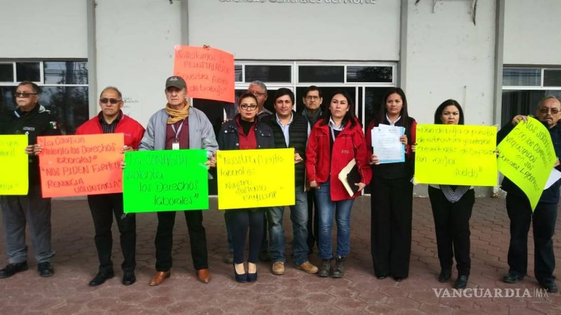 Protestan por despidos ex trabajadores de la Conagua en Torreón