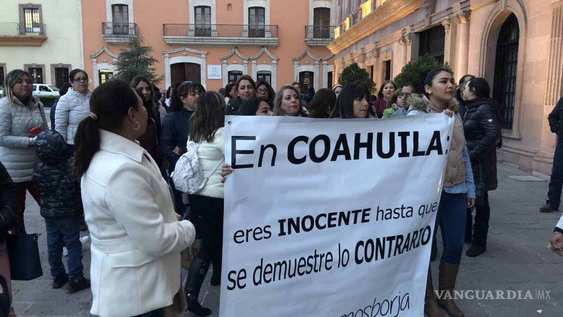 Exigen esclarecer caso de Kinder Borja de Saltillo; marchan en apoyo a maestro de música e intendente