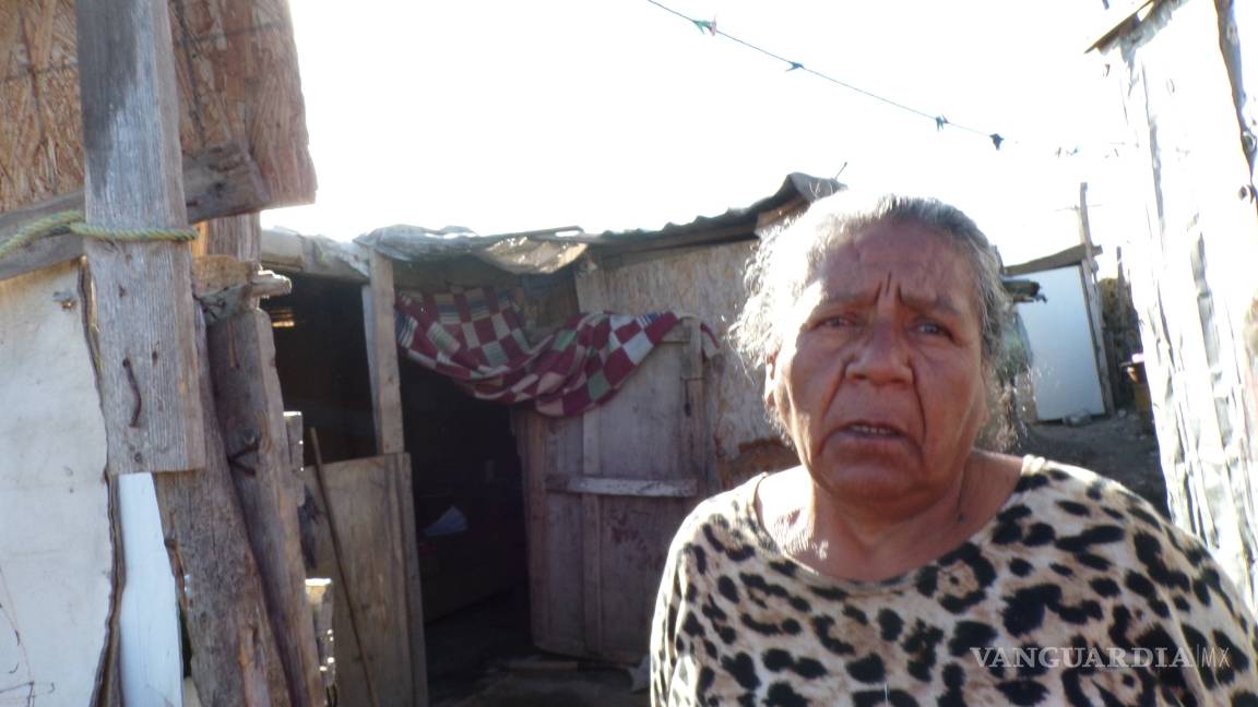 $!Con pancartas sectores marginados de Saltillo salen a reclamar por recorte al presupuesto para Coahuila